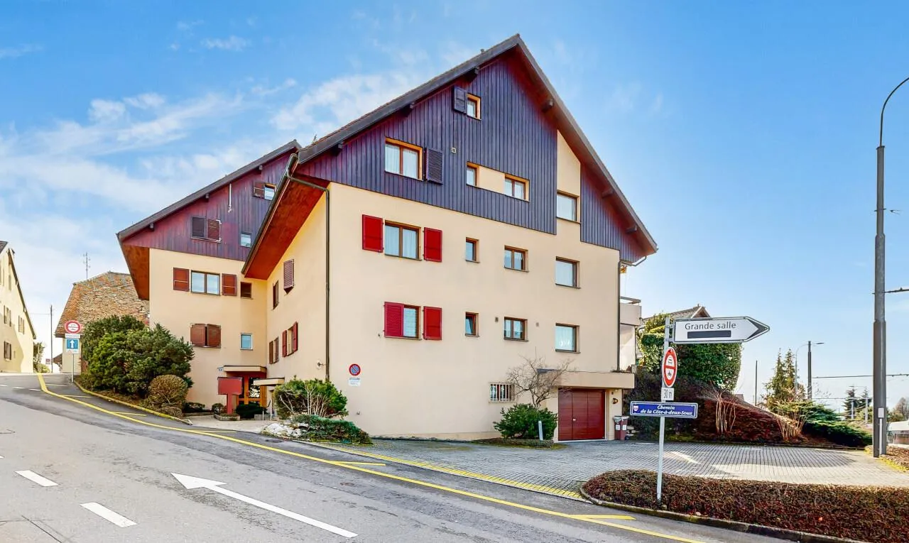 Charmant 3.5 pièces en duplex avec balcon et vue lac & Alpes