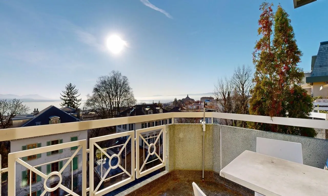 Exclusif: lumineux appartement traversant dans PPE de standing