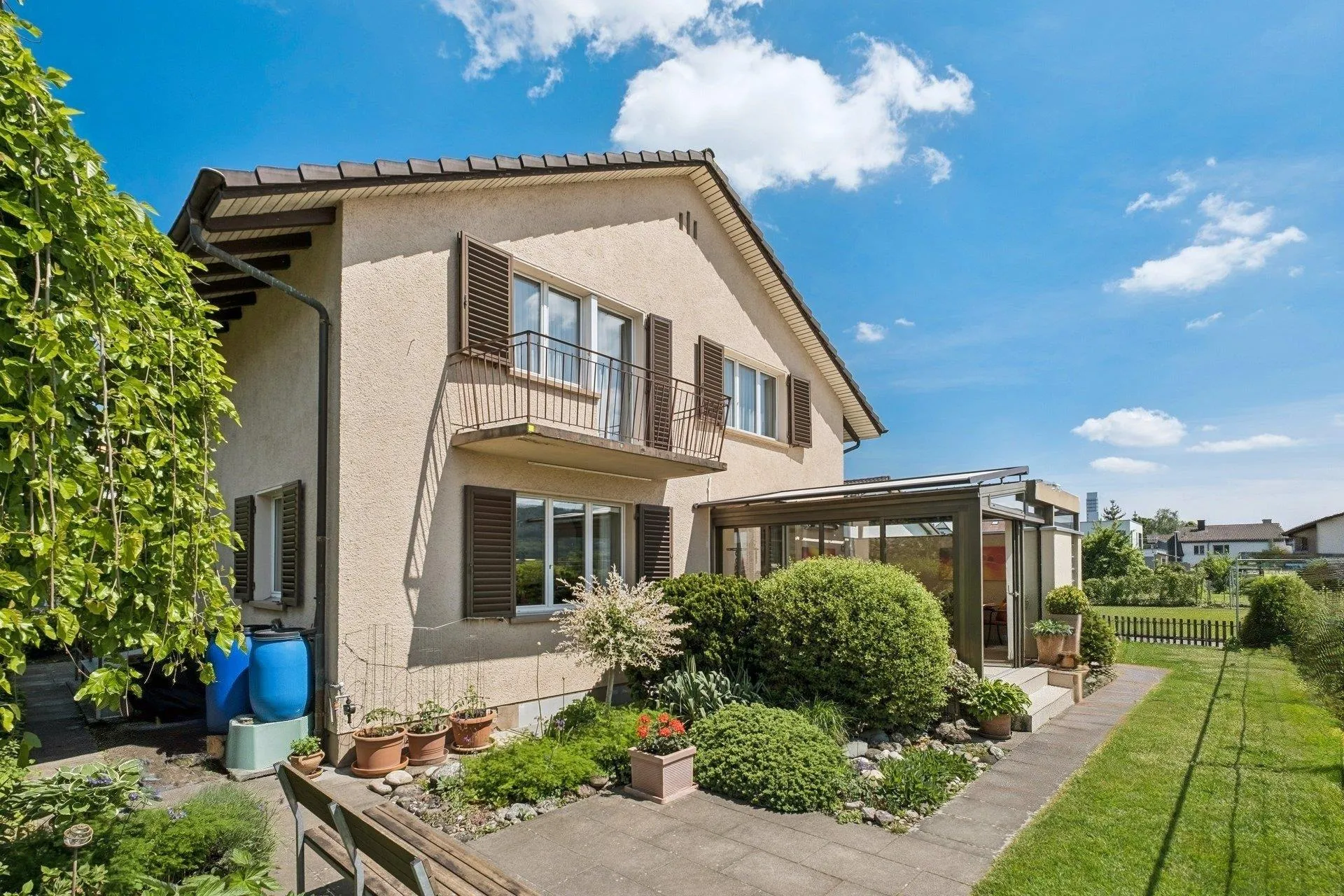 Freistehendes Einfamilienhaus mit Wintergarten und Bastelraum