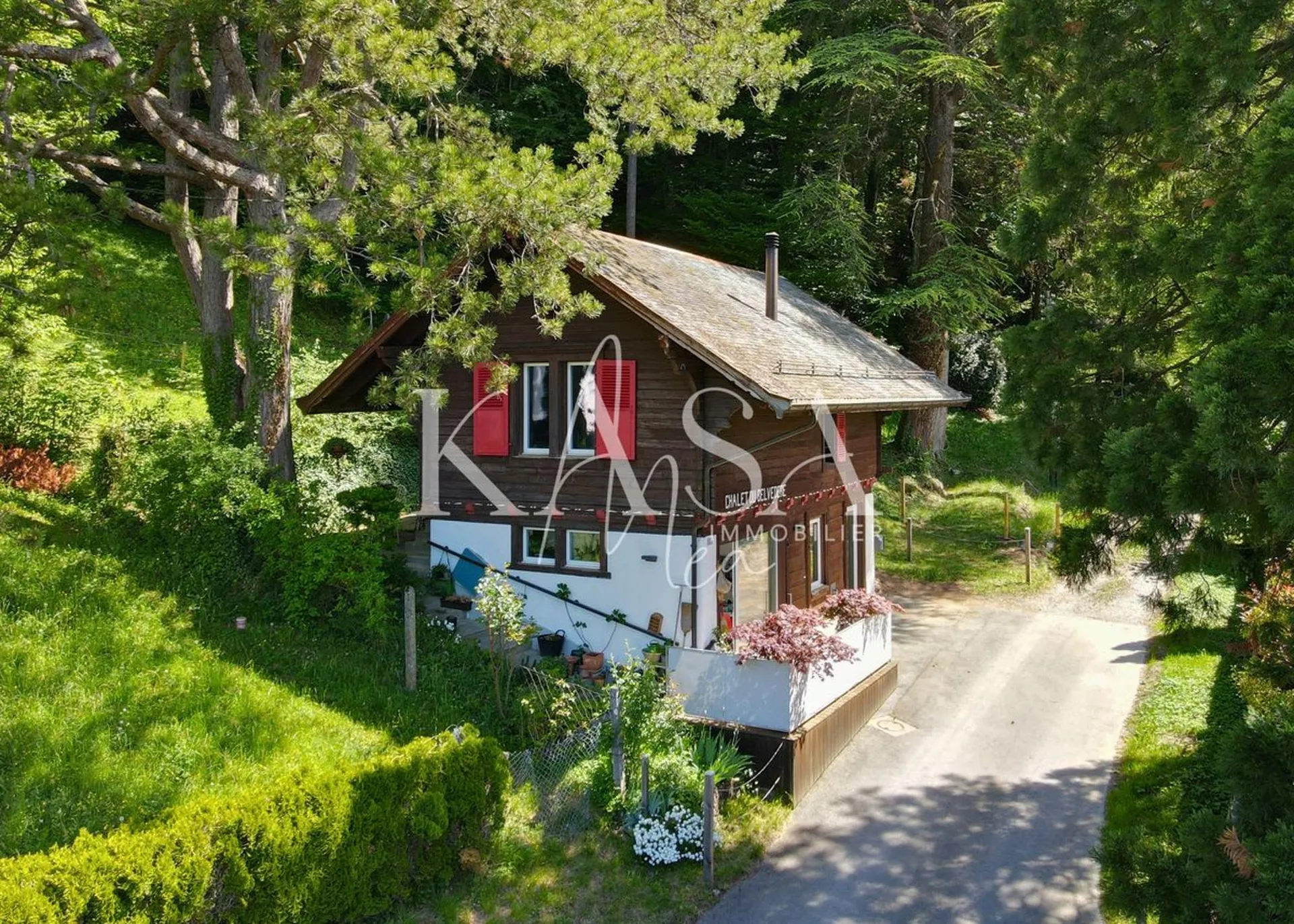 Au coeur d'une nature préservée, magnifique chalet rénové à découvrir en exclusivité!