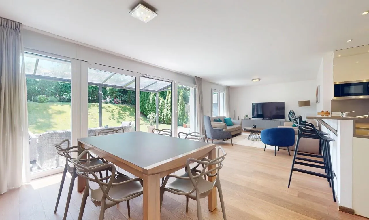 Jolie maison mitoyenne avec jardin, parfaitement entretenue