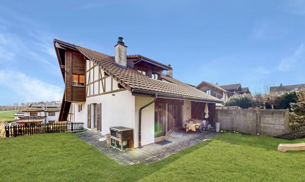 Villa familiale lumineuse avec jardin à Avry-sur-Matran