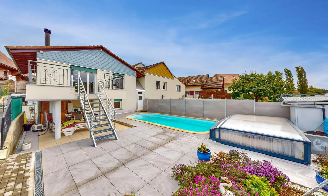Villa jumelle avec piscine et appartement indépendant