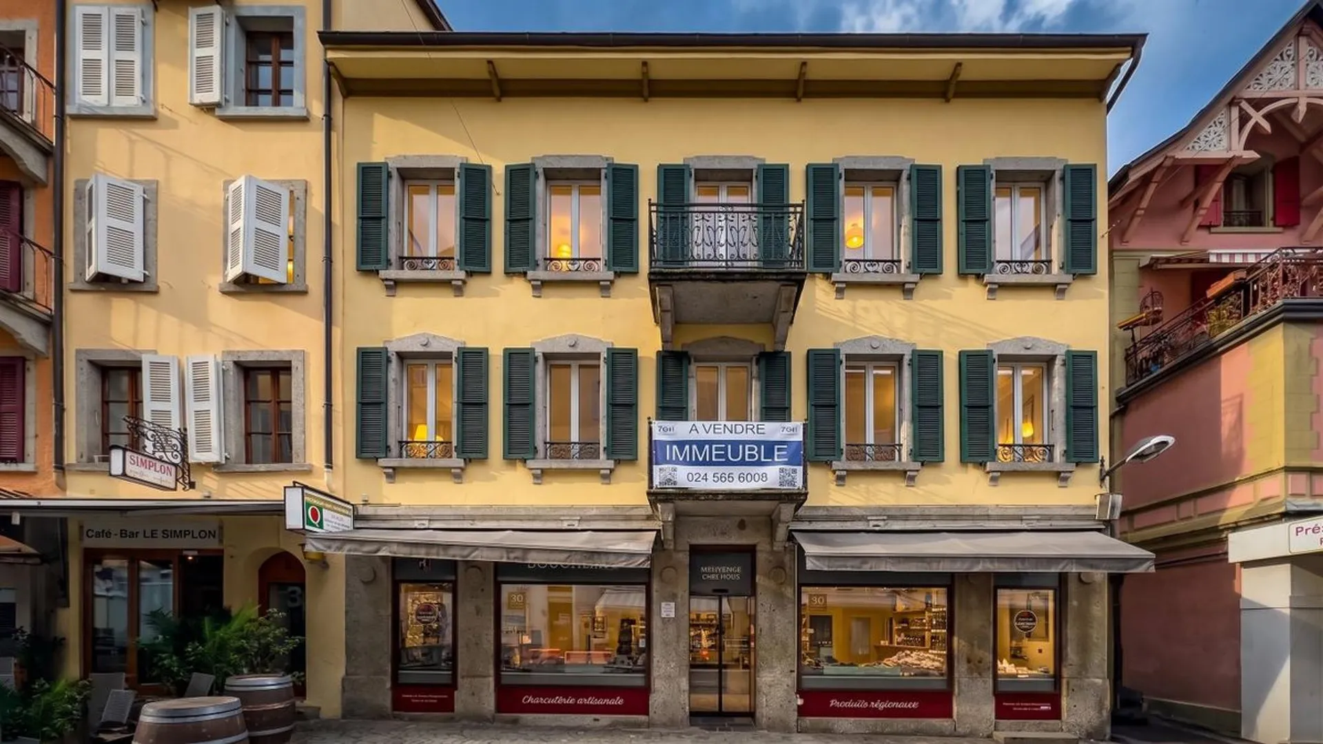 Immeuble comprenant une boucherie, un local de fonction, un grand duplex et 6 chambres avec lavabo.