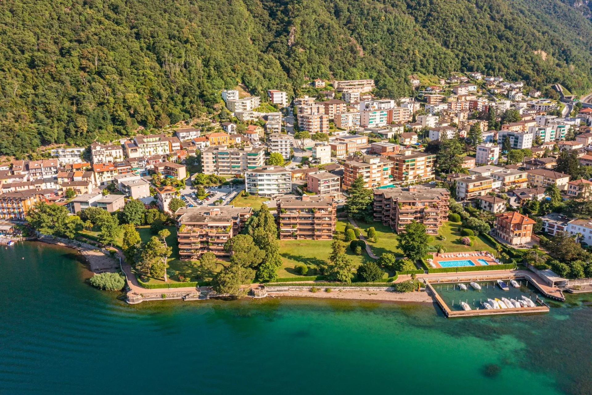PRESTIGIOSO ATTICO DI  3.5 LOCALI A BORDO LAGO
