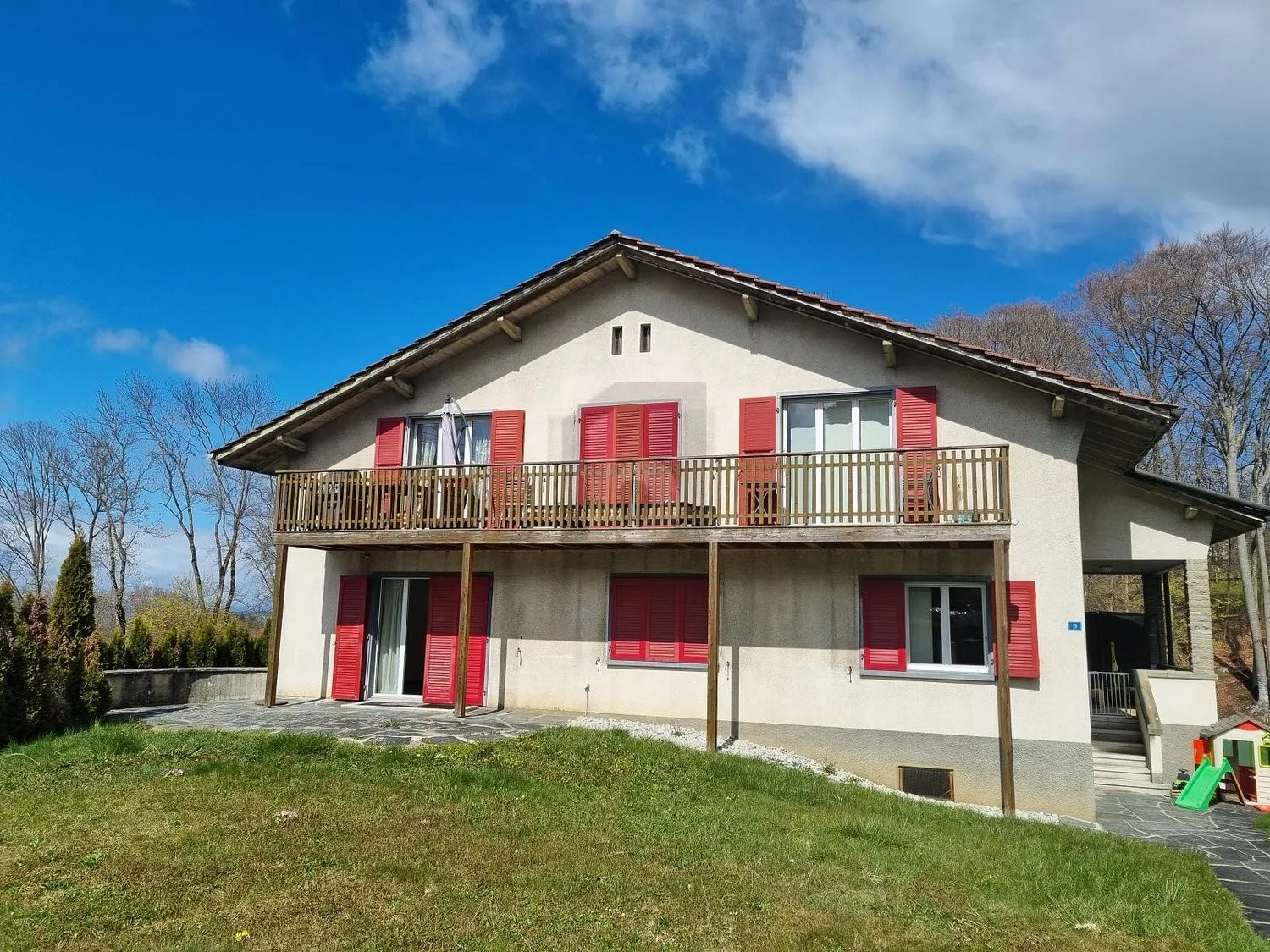 PRIX TRÈS ATTRACTIF !! SPACIEUX AVEC JARDIN