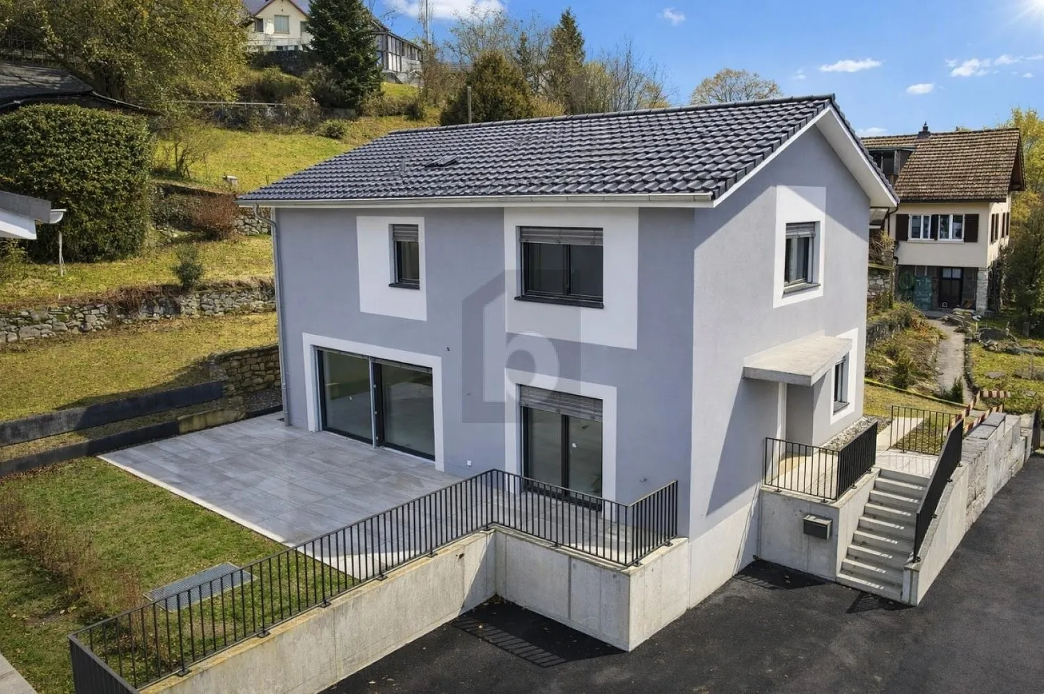 GROSSZÜGIG, HOCHWERTIG & RUHIG GELEGEN (D)
