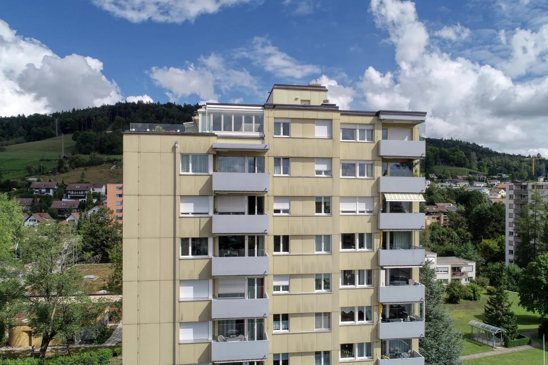 Schöne grosse Attikawohnung mit riesiger Terrasse
