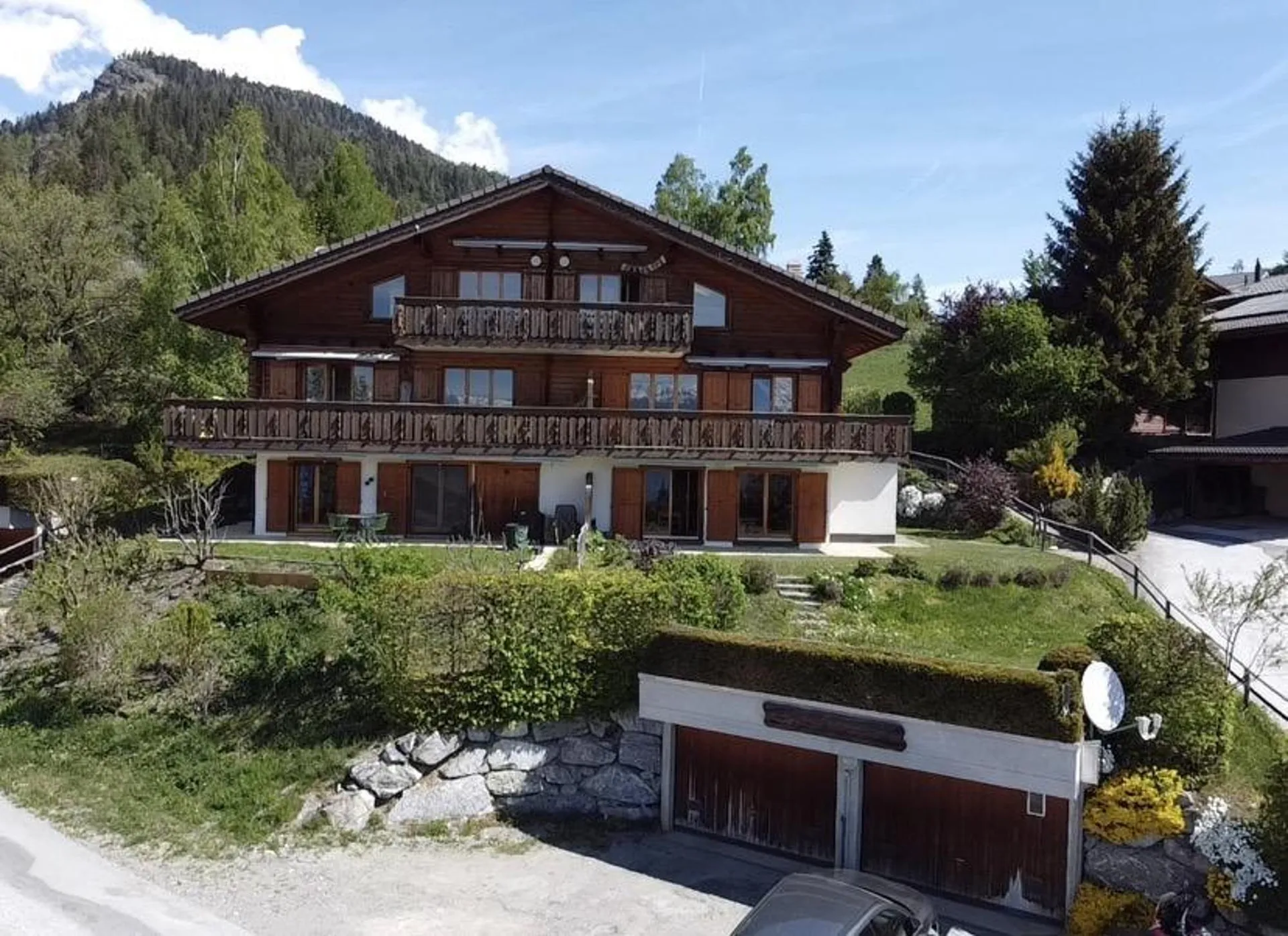 Superbe duplex avec jardin, panorama dégagé et garage, un atout indéniable