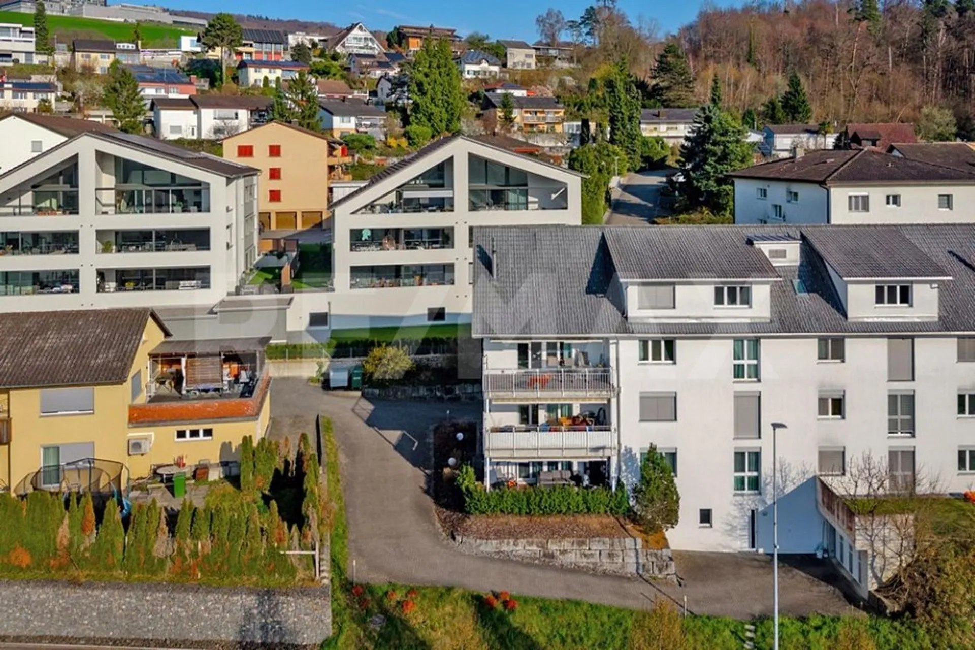 Gepflegte, moderne 4.5-Zi.-Erdgeschosswohnung mit Sitzplatz