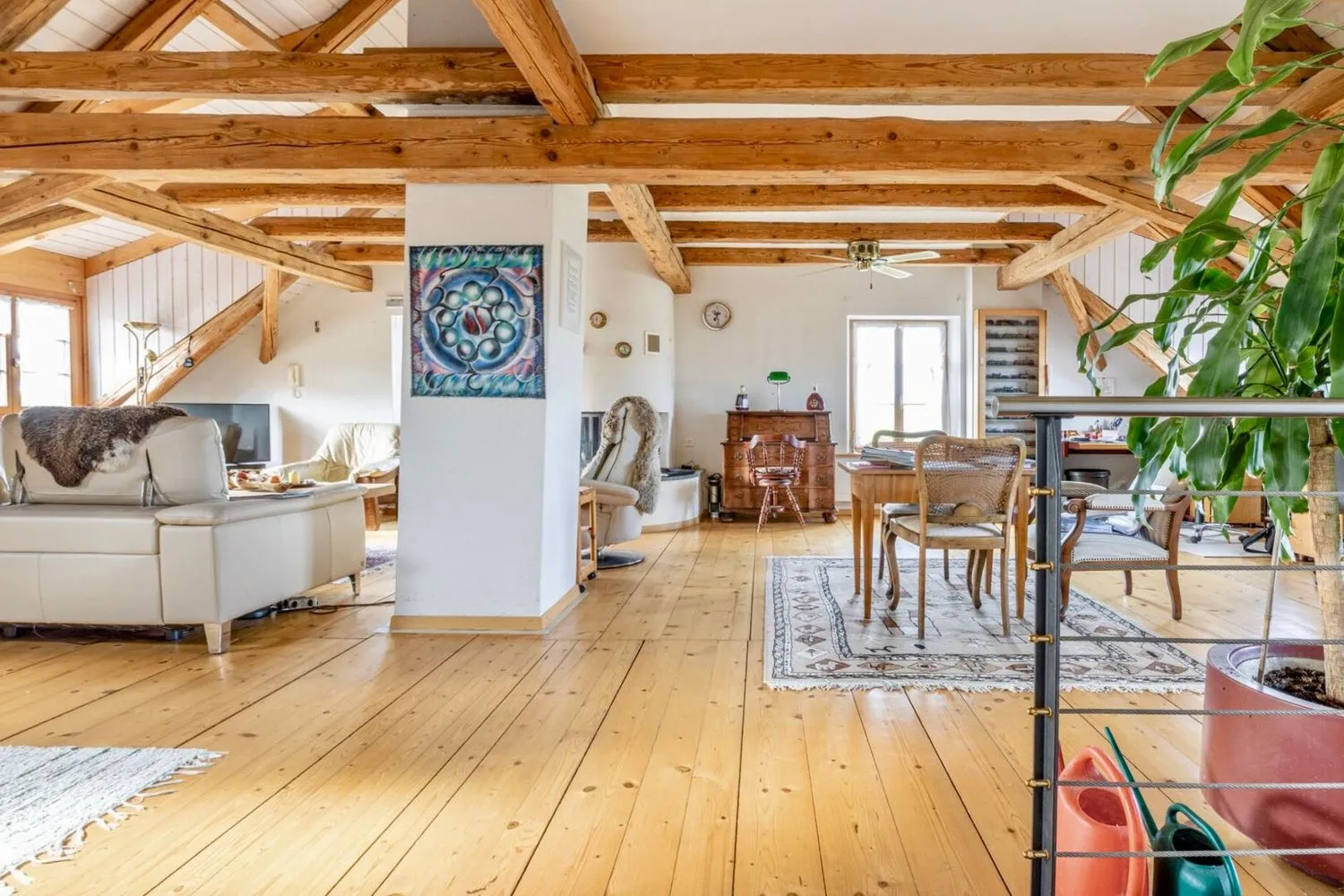 Idyllisches Wohnglück: Freistehendes 7.5-Zimmer-Bauernhaus mit Scheune