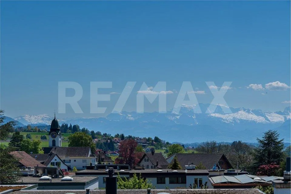 Schönes 5 1/2 Zimmerhaus mit traumhafter Sicht auf den See und in d...