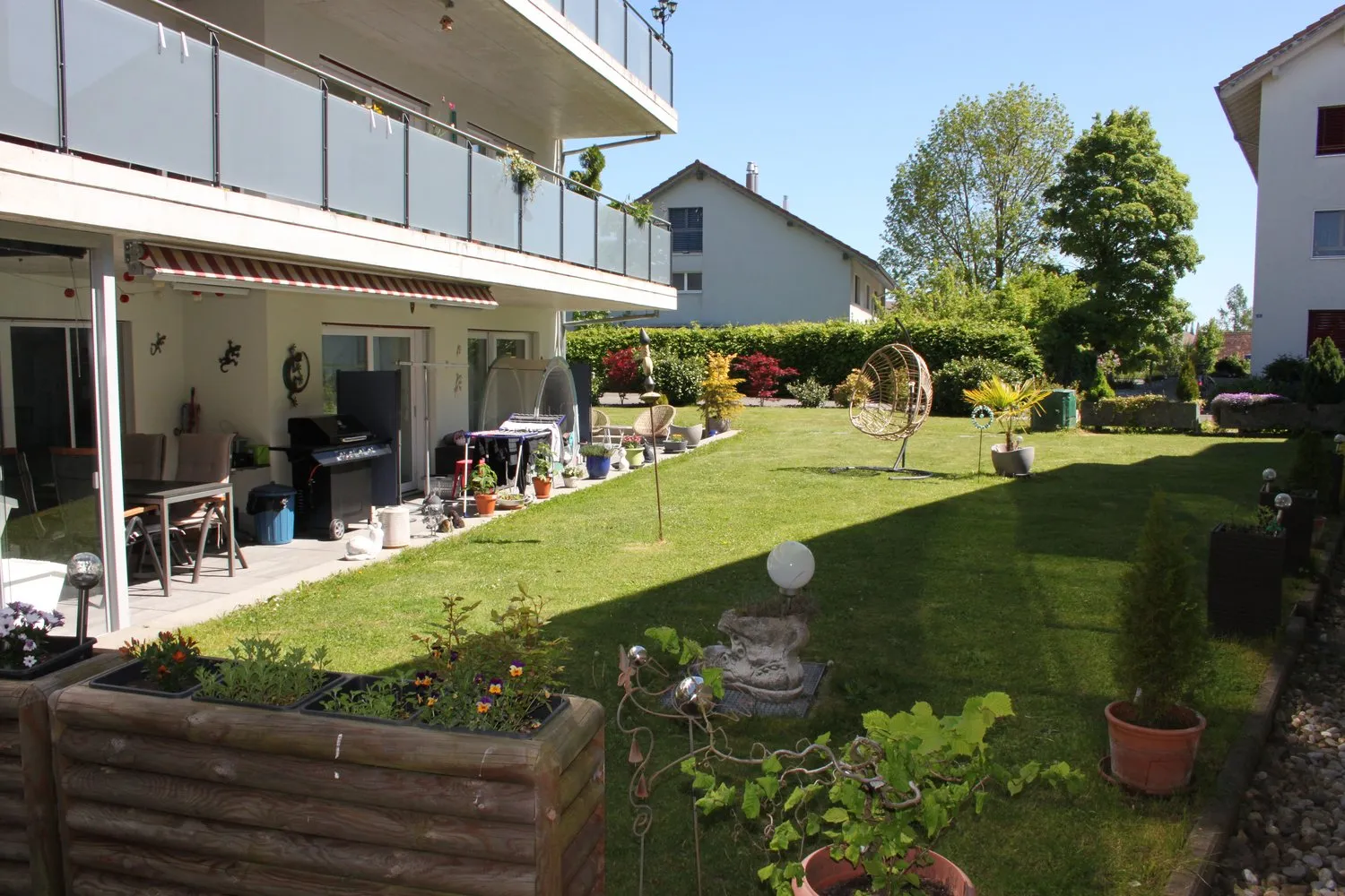 Moderne 4.5-5-5 Zi-Wohnung mit 144 m2 NWF und 200 m2 Umschwung im Zentrum von Schwarzenburg