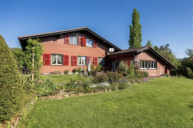 Charmantes 6.5 Zi.- Einfamilienhaus mit grosszügigem Raumangebot und gepflegtem Garten