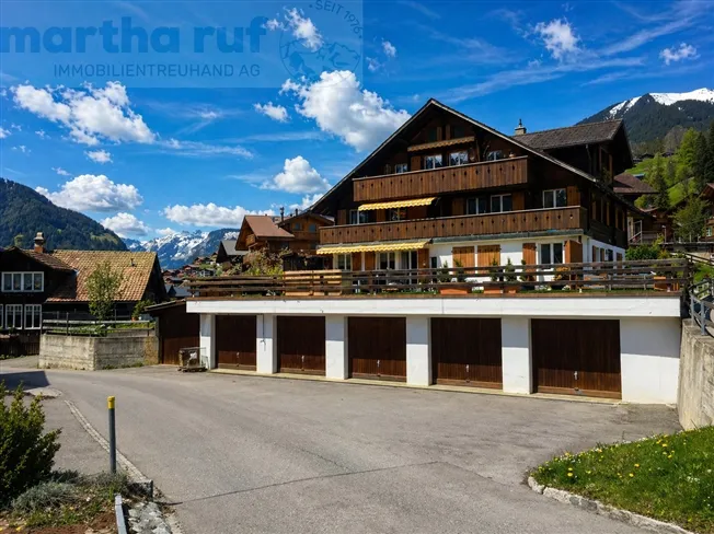 3-FAM. HAUS 
AN GRINDELWALDS SONNENSEITE FERIENOBJEKT OHNE ZWEITWOHNUNGSBESCHRÄNKUNG