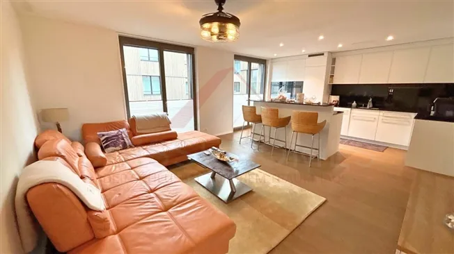 Stilvolle 5.5-Zimmer-Maisonette mit Loggia, Designküche und Minergie-Standard an zentraler Lage