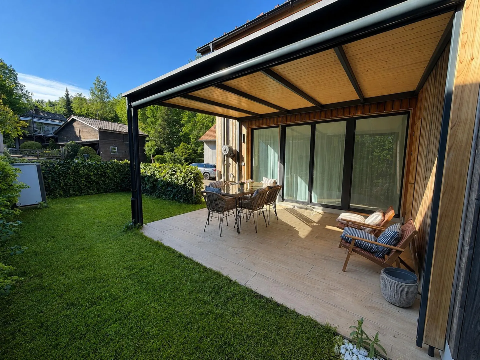 Modernes 6.5-Zimmer-Doppeleinfamilienhaus in Flüh