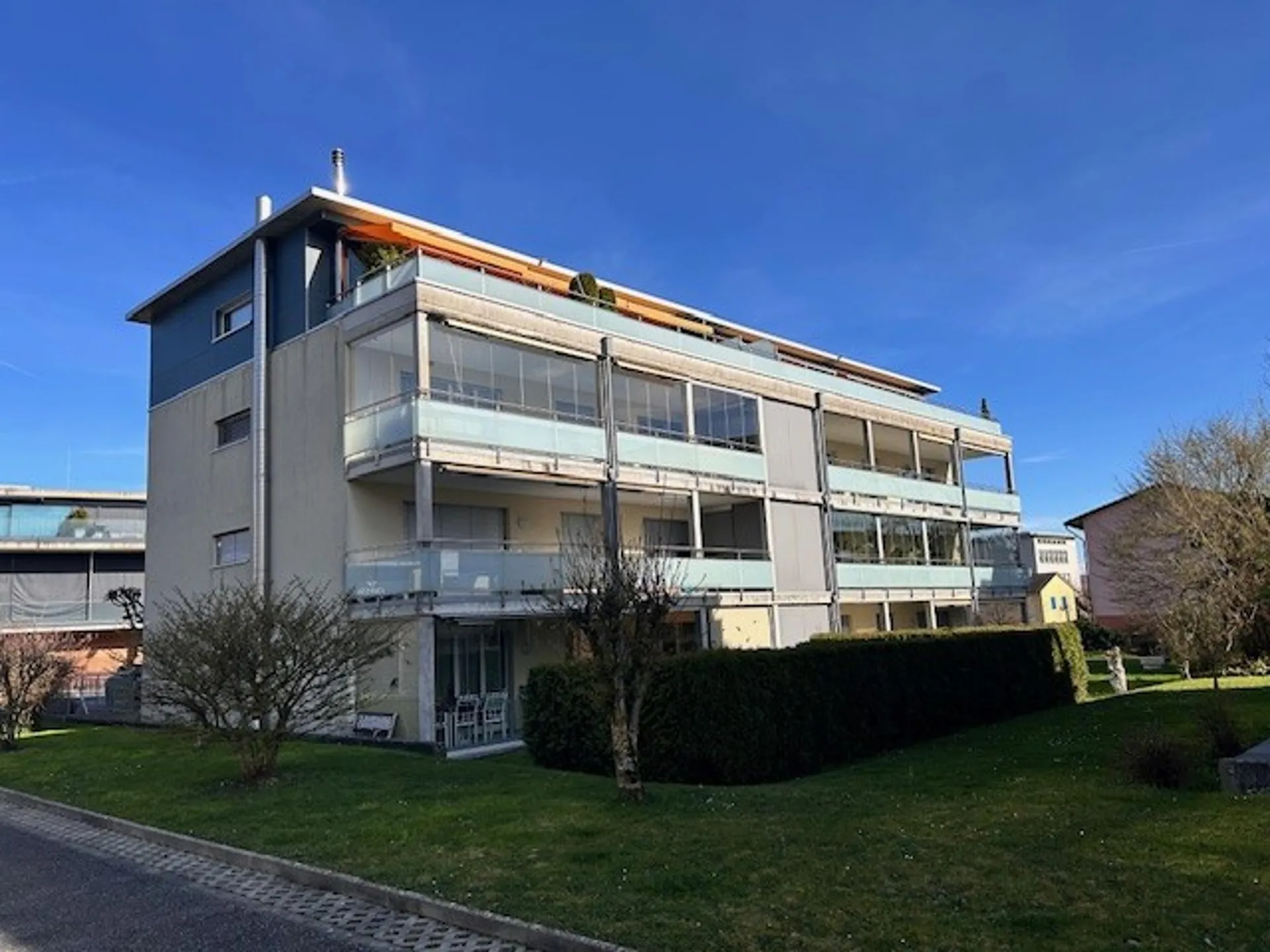sonnige 4.5-Zimmer-Attikawohnung mit Einstellhallenplatz