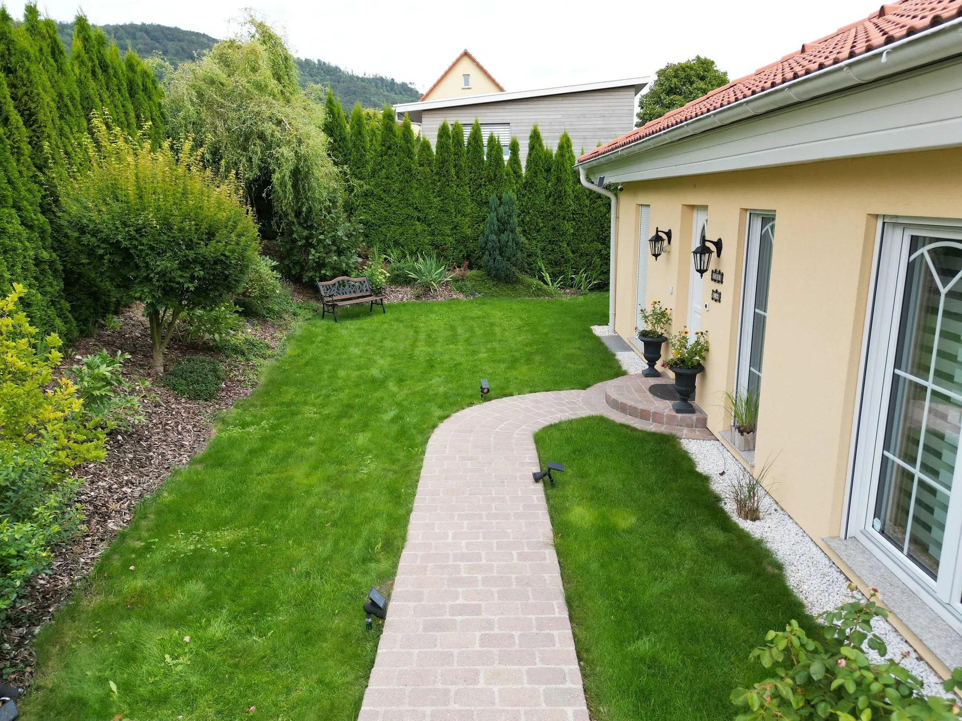 8.5-Zi.-EFH mit Pool und Weitsicht in Stüsslingen