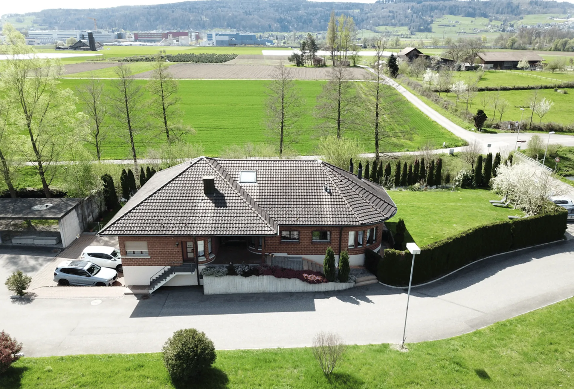 Grossflächiges und bemerkenswertes Einfamilienhaus