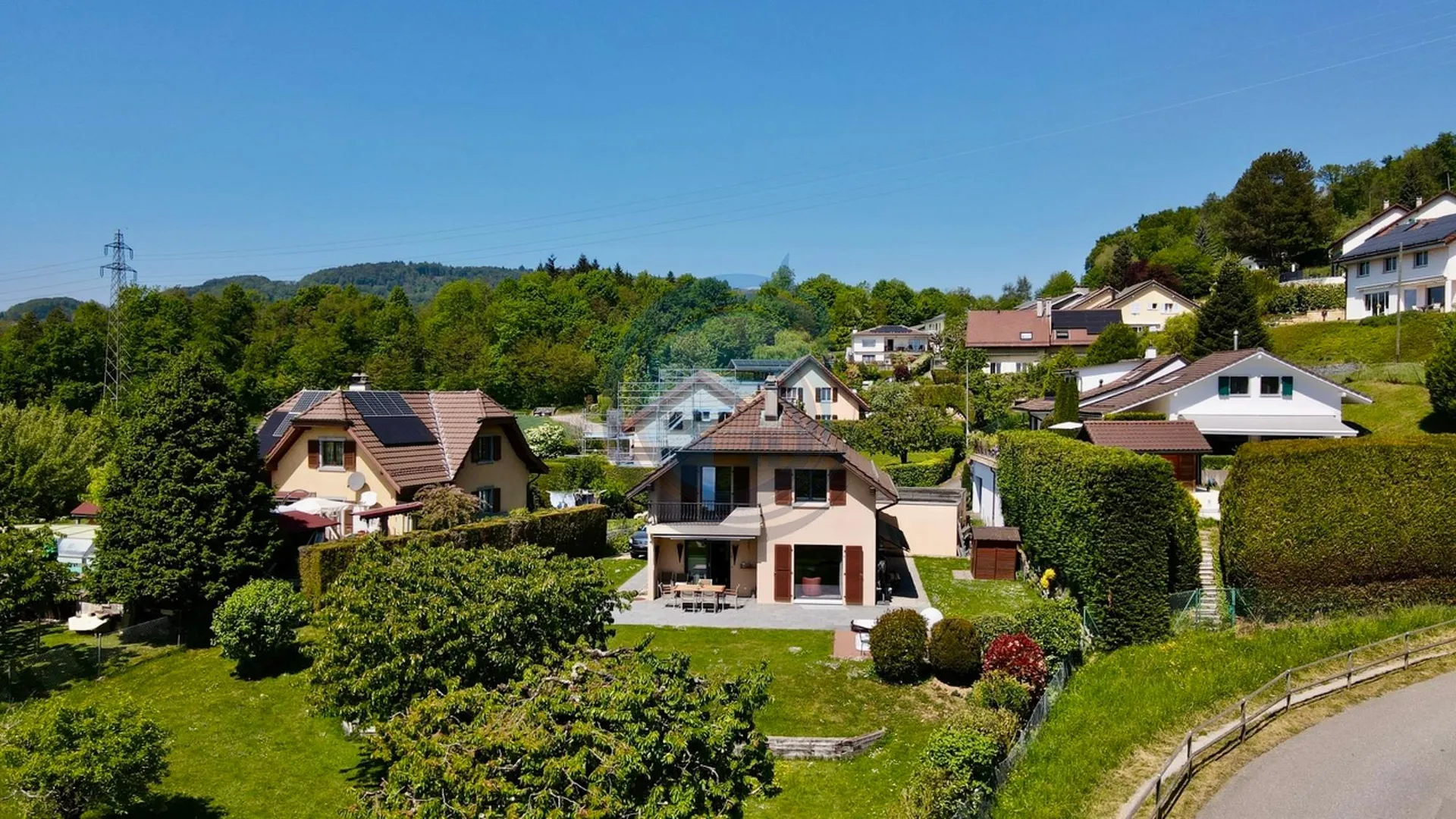 CHARMANTE PROPRIÉTÉ SISE AU SEIN D'UN QUARTIER RÉSIDENTIEL PRISÉ !