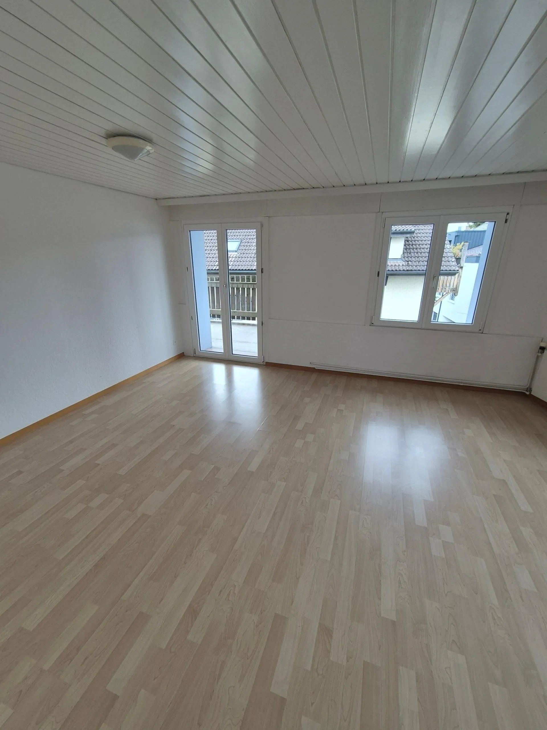 Charmante 4-Zimmer-Wohnung mit Balkon und Seeblick in Horn