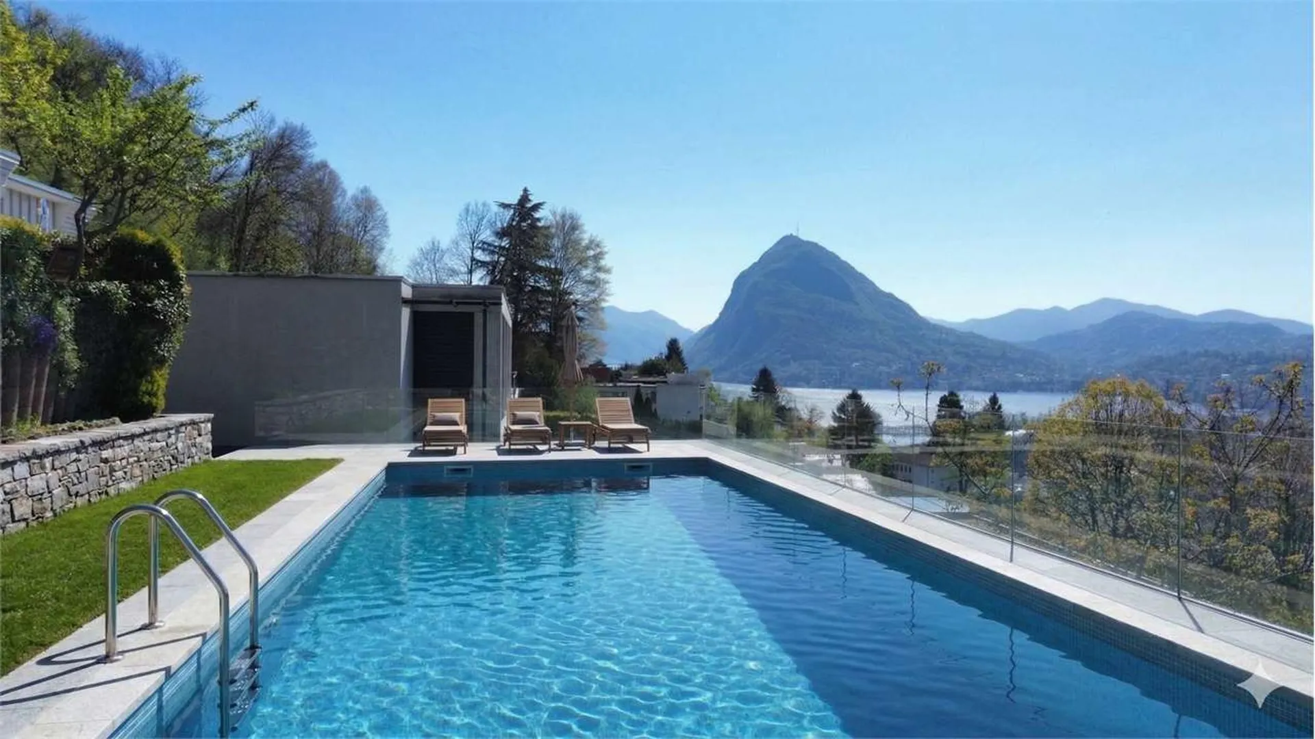 Esclusiva casa indipendente con vista lago e piscina