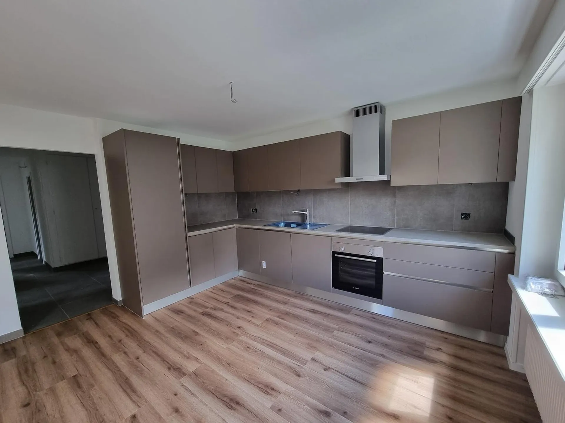 Spacieux appartement de 5 pièces entièrement rénové avec balcon