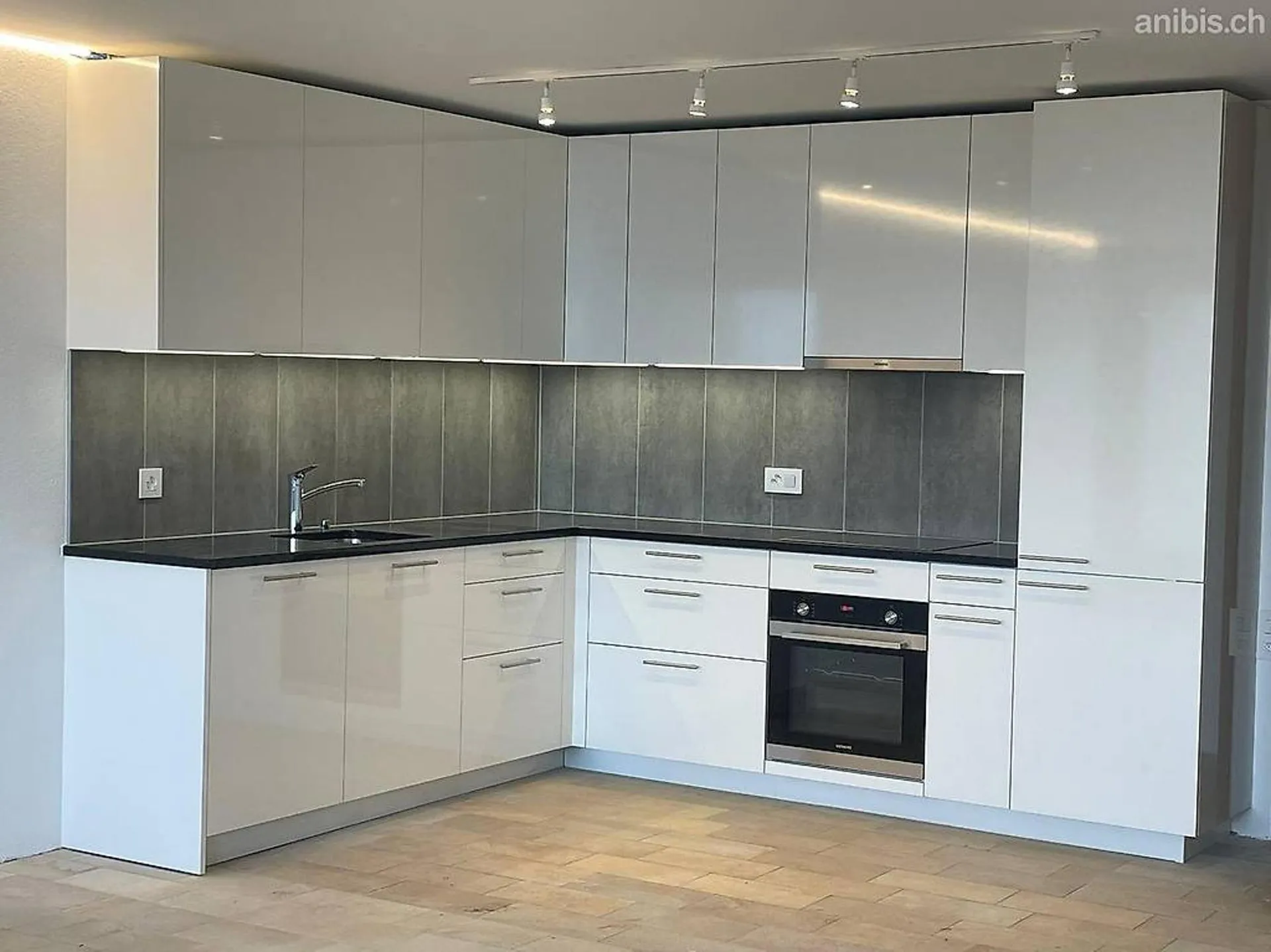 Spacieux appartement de 4.5 pièces avec balcon à Peseux