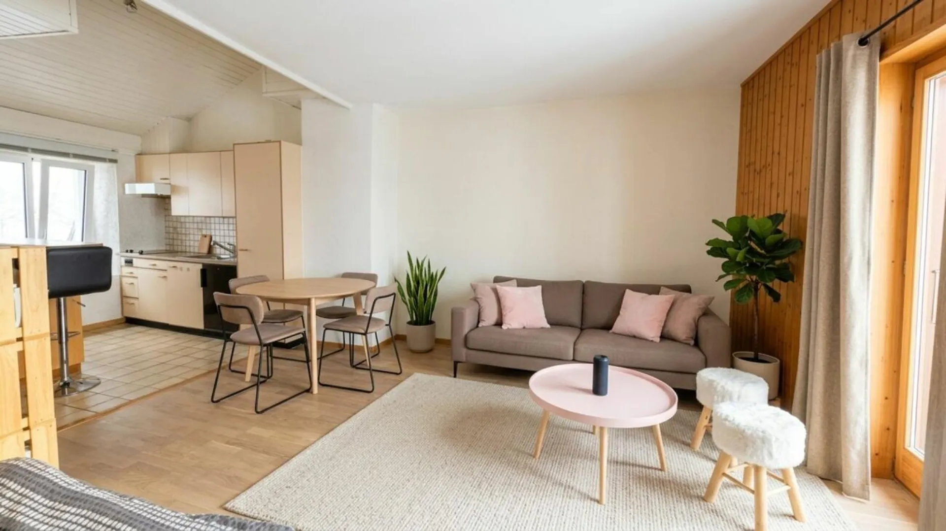 Neuchâtel, Studio avec balcon situé au coeur du centre-ville