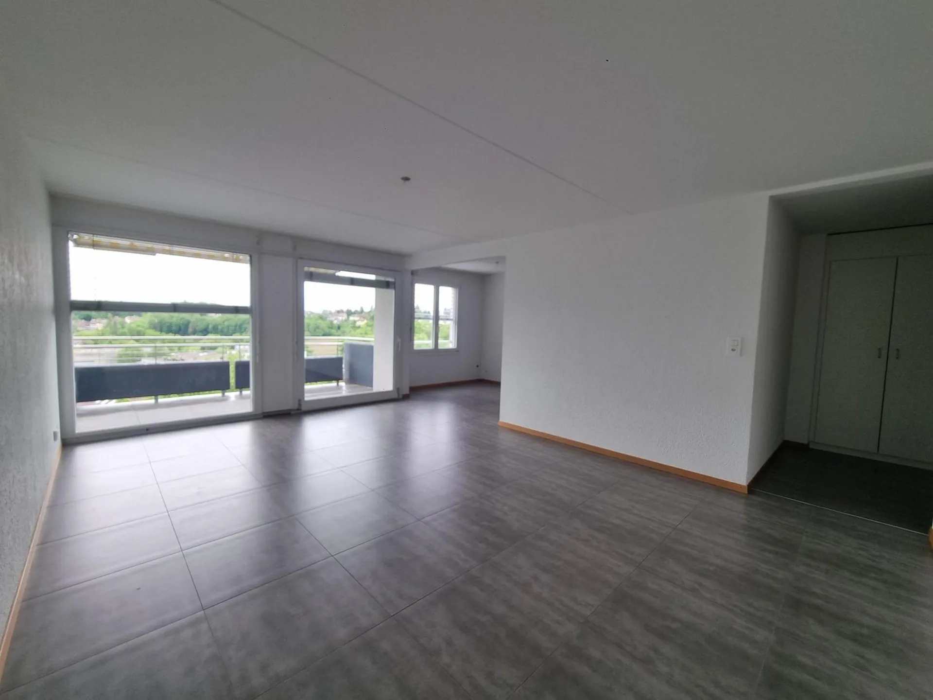 Spacieux appartement 5.5 pièces avec balcon à Boudry