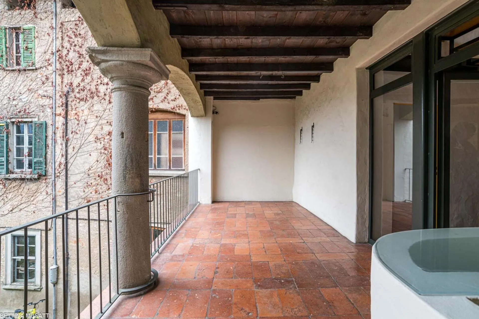 RANCATE -AFFASCINANTE CASA CON LOGGIA E VISTA PANORAMICA