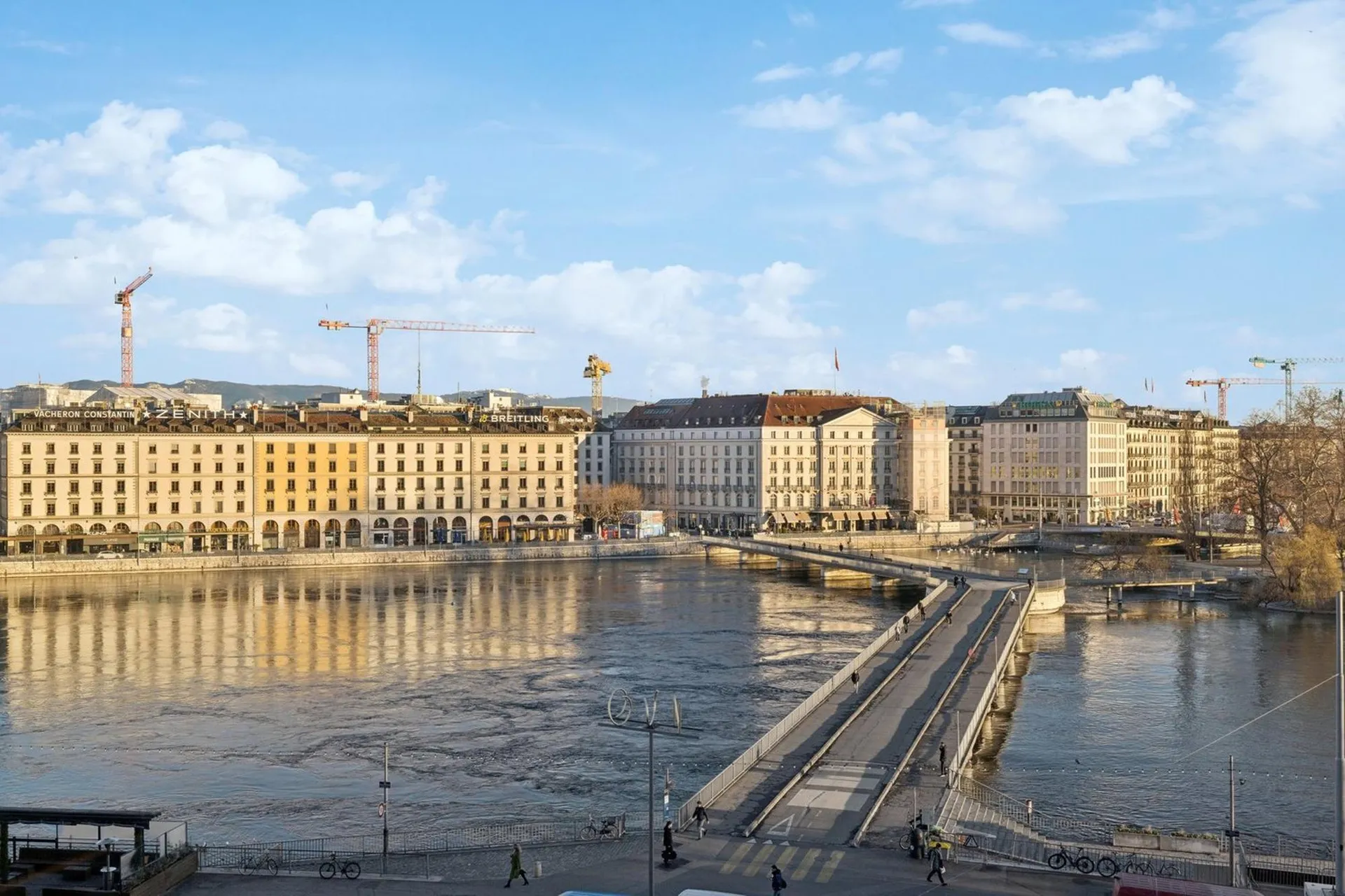 Magnifiques bureaux à la rue du Rhône avec vue dégagée sur la rade