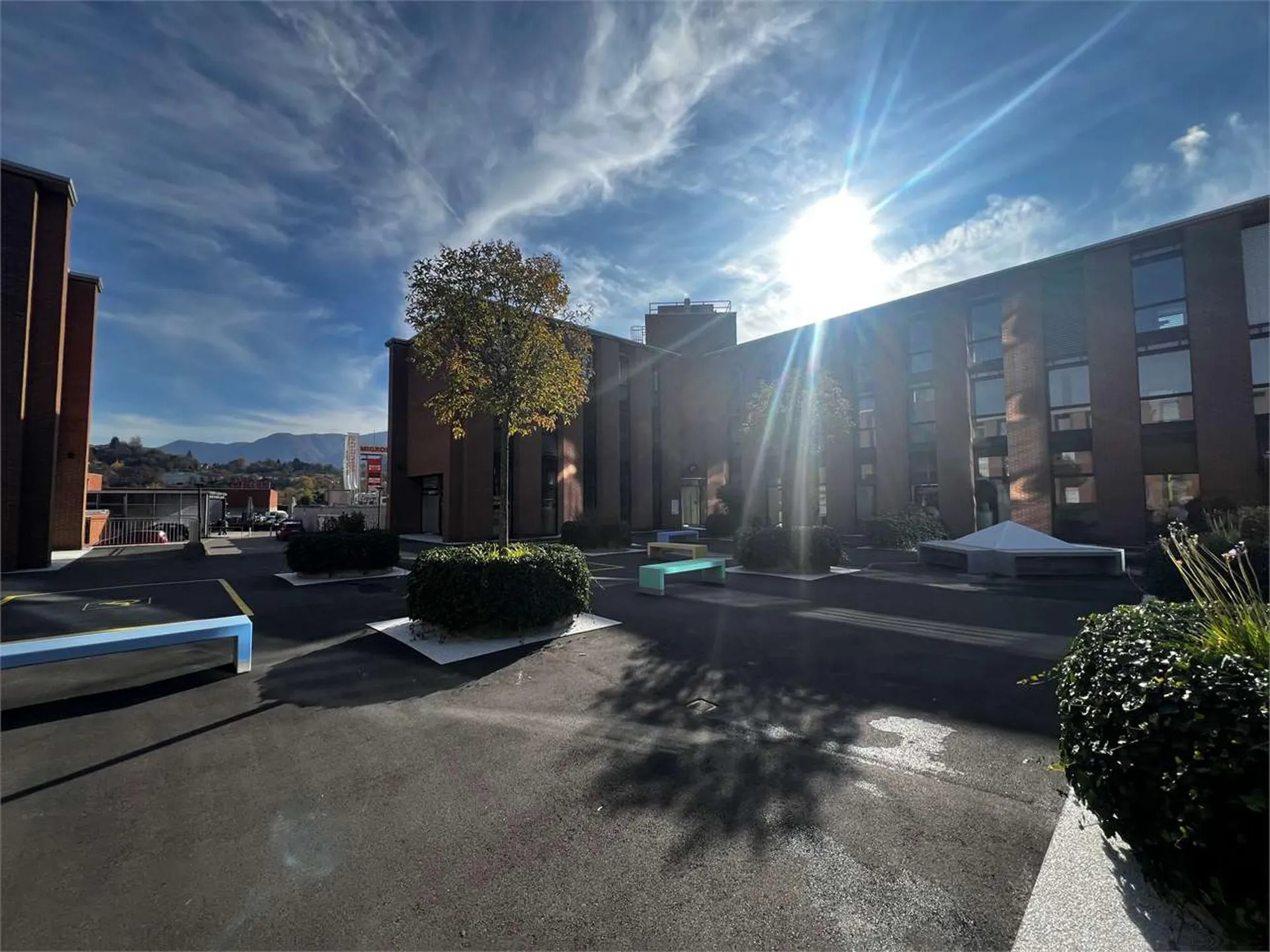 Rif. 2642 - World Trade Center, Agno - ufficio/studio medico in affitt