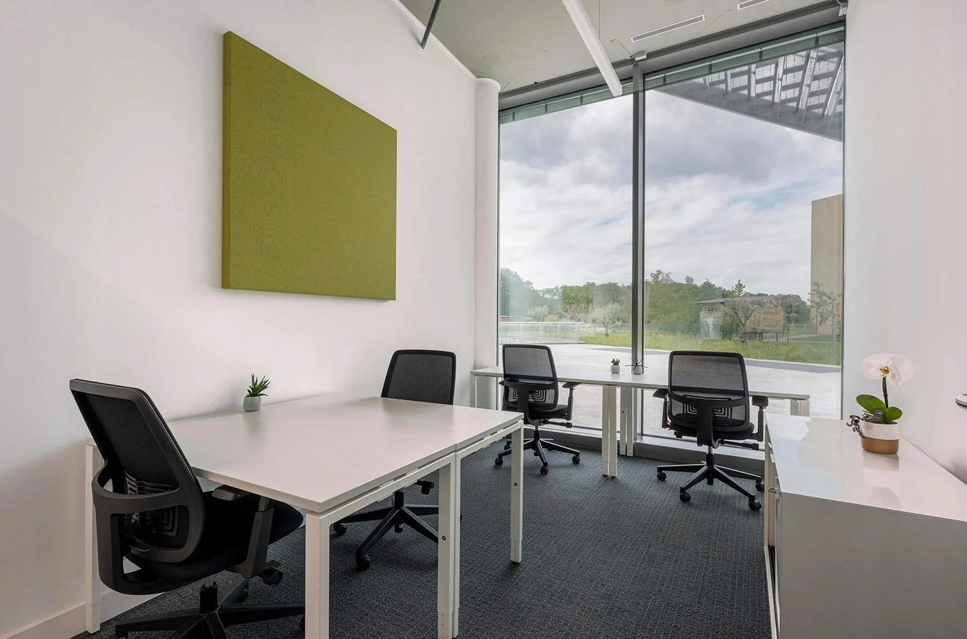 Espace de bureau privé pour 3 personnes à Regus iLife City