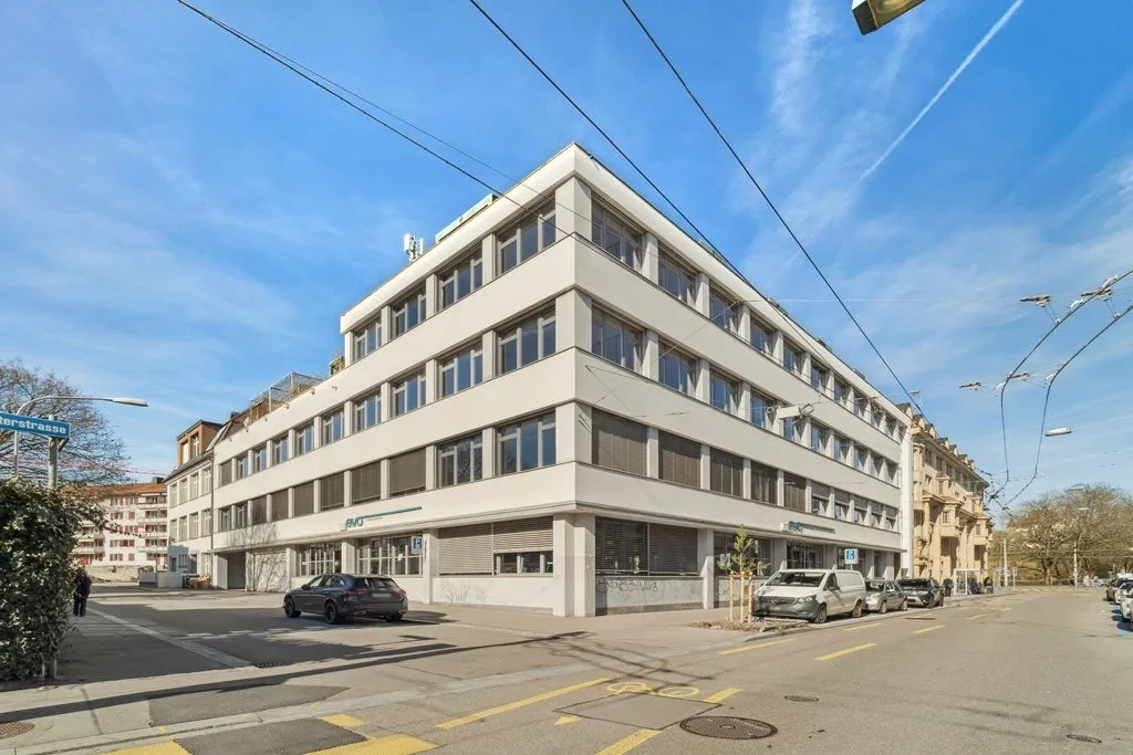Helle und offene Bürofläche in Zürich Enge