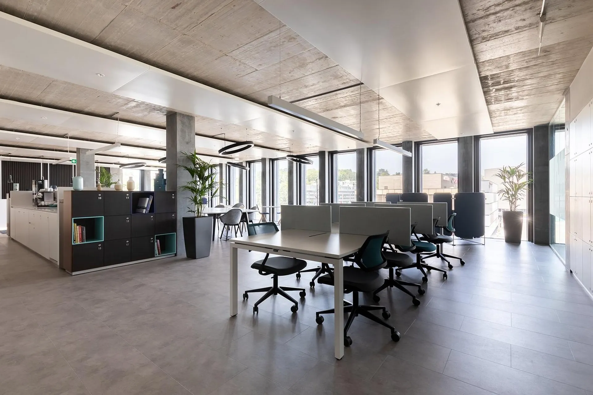 Espace de bureau ouvert pour 10 personnes à Regus Pont Rouge