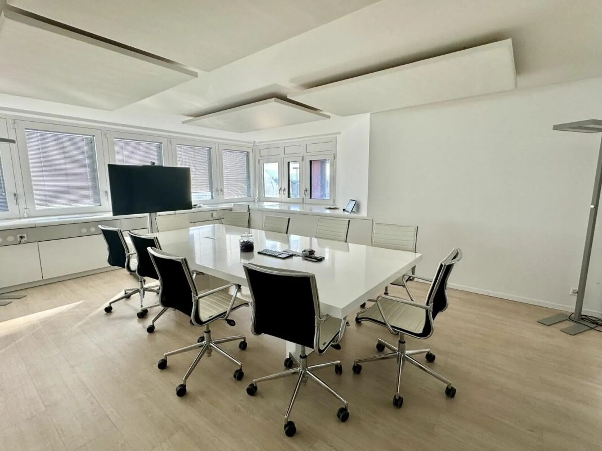 Une surface se libère : Bureaux spacieux et modernes à louer à Bussigny