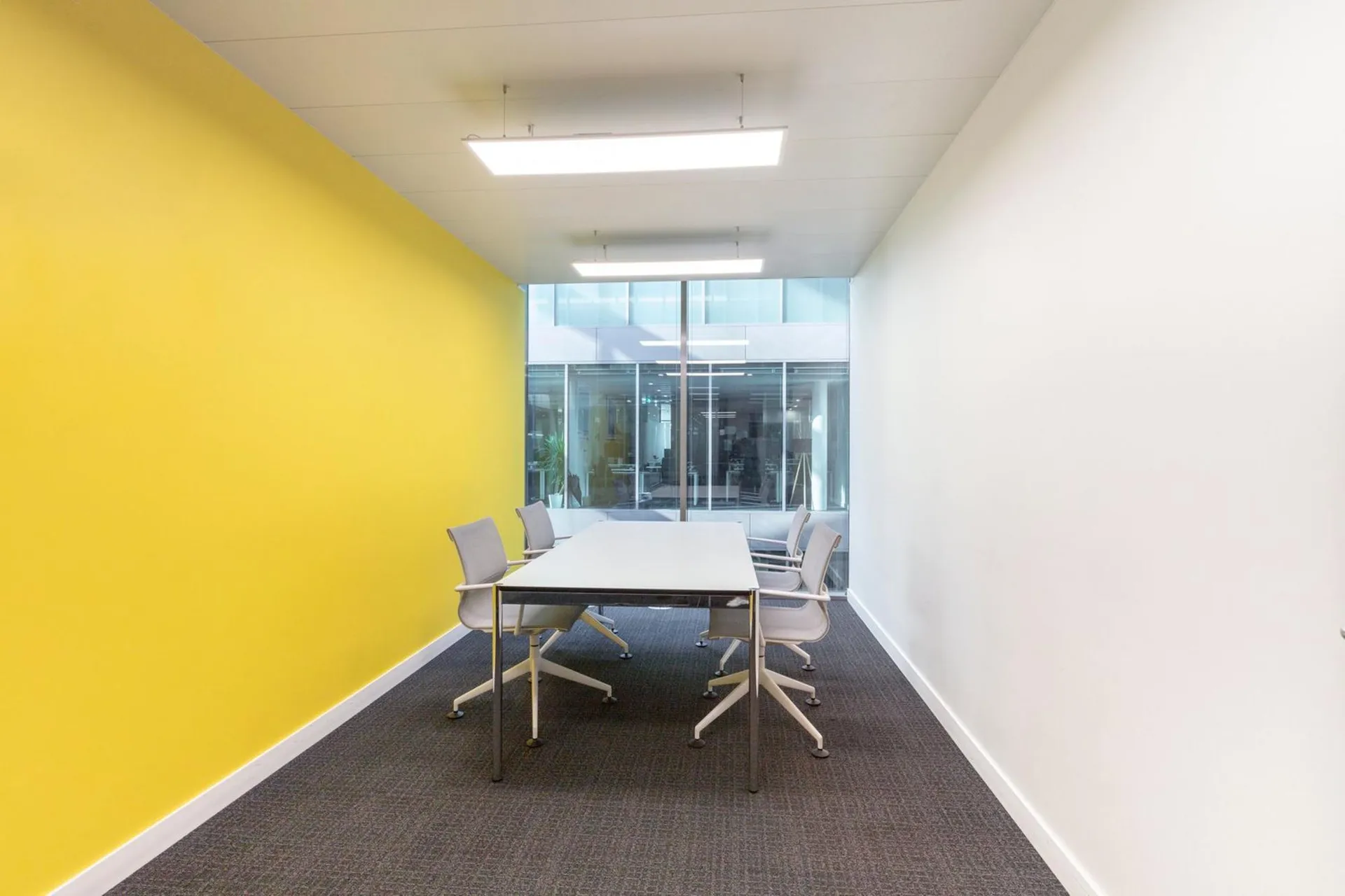 Buchen Sie Büroräume in Regus Business Park für 4 Personen