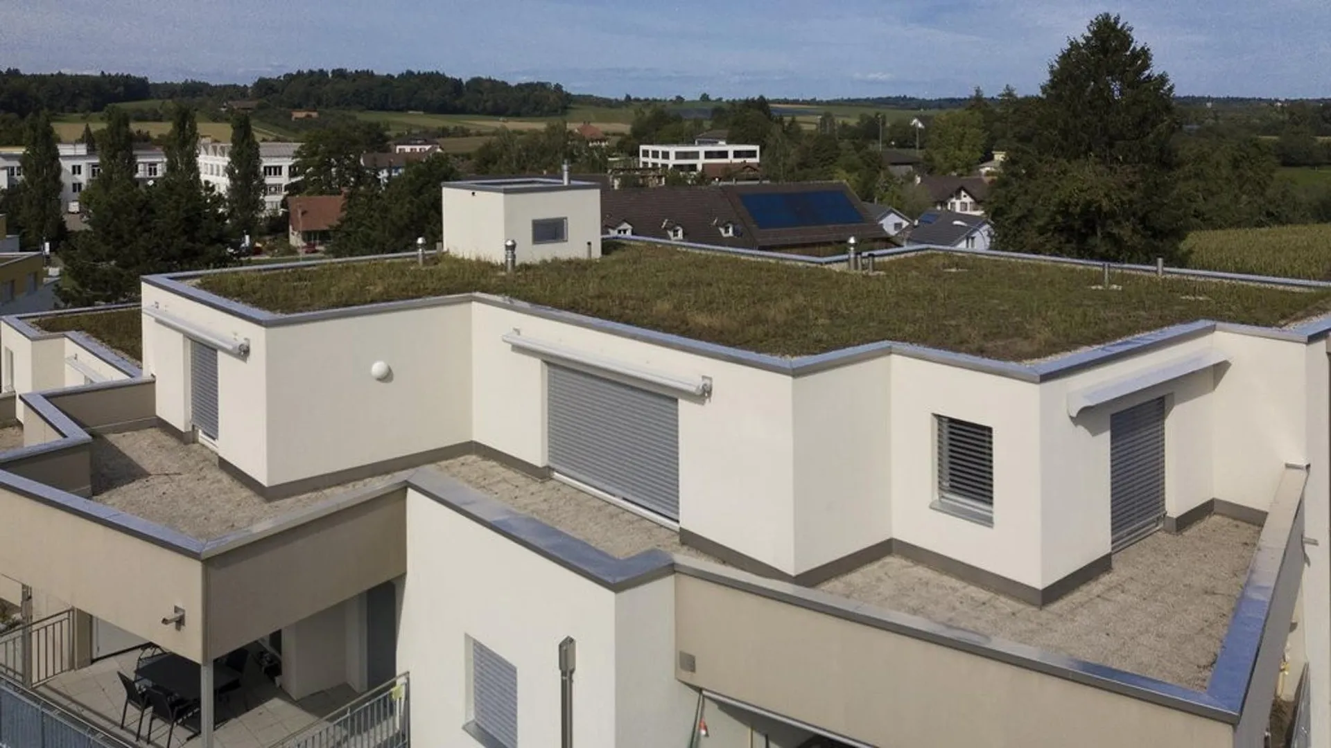 ATTIKAWOHNUNG MIT 60 M2 GROSSER TERRASSE- 1 MIETZINS GESCHENKT