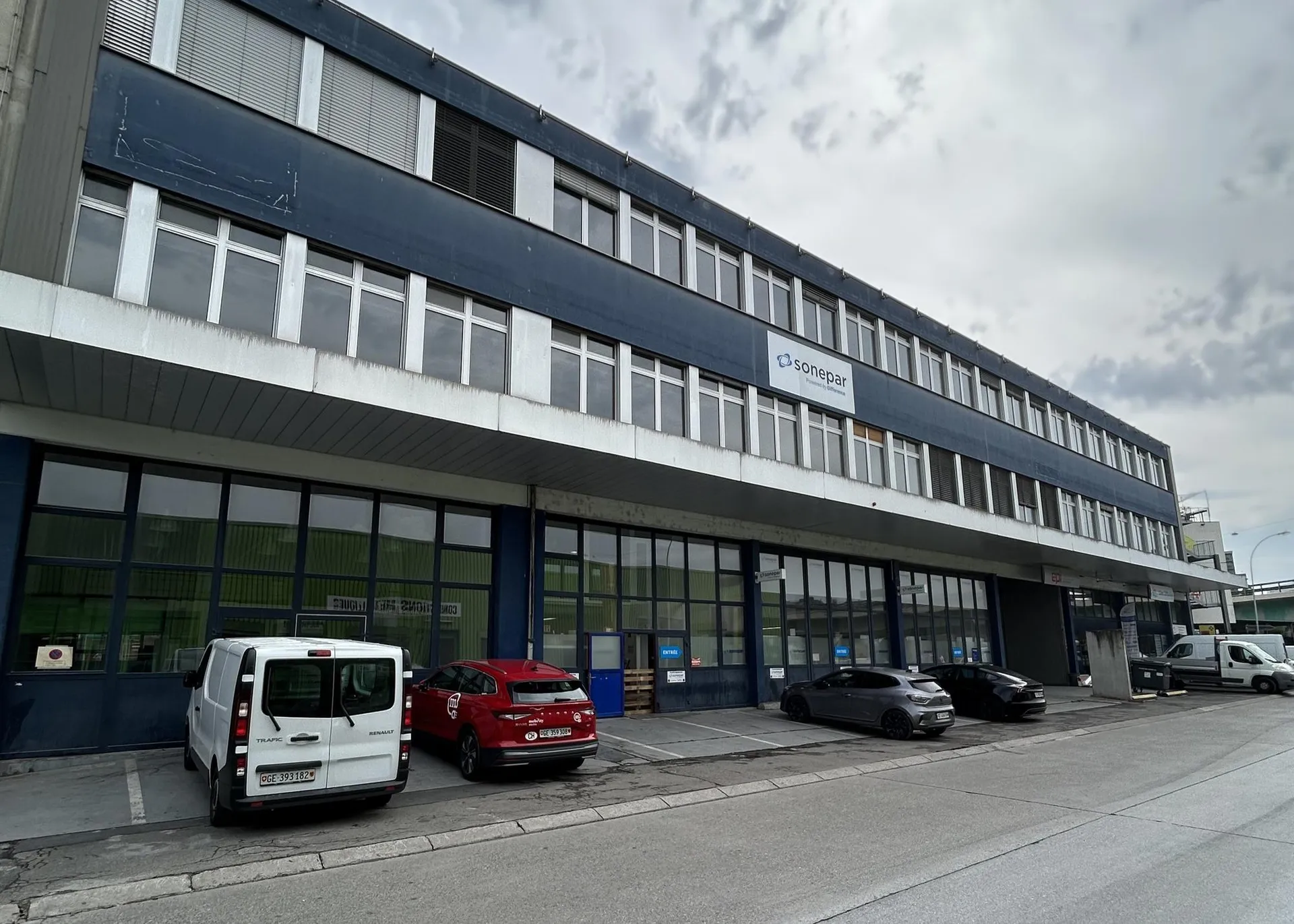 Surfaces industrielles/administratives à louer - Carouge (secteur Stade) - Dès 103 m2