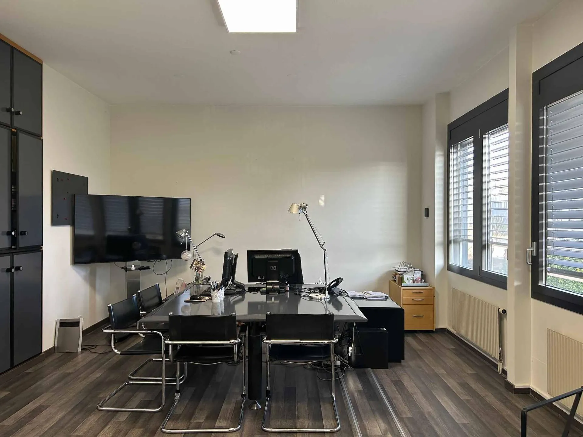 Cellules de bureaux de 55 m2 meublées avec cuisine privative