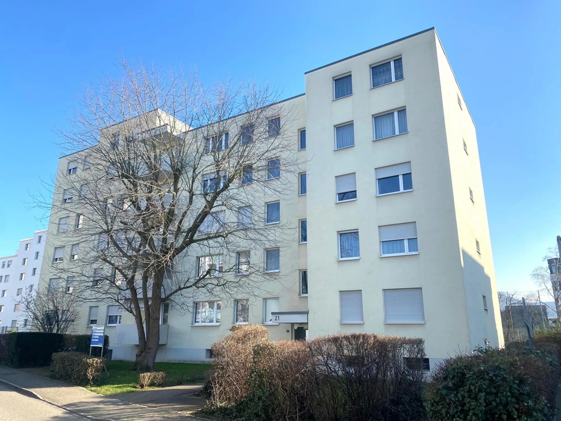 Grosszügige 3.5-Zimmerwohnung mit Balkon