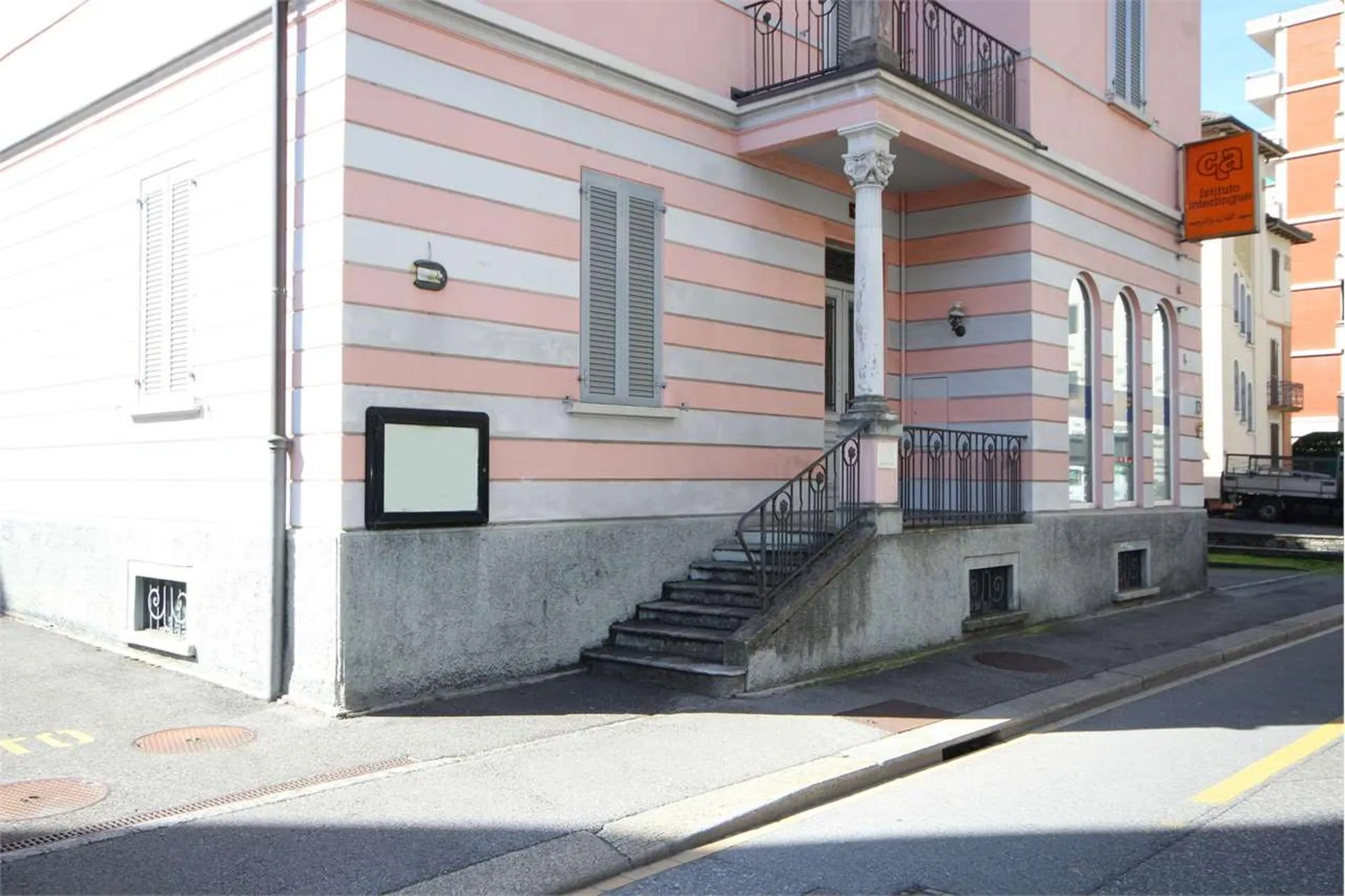Lugano: ufficio d 4 locali in posizione strategica