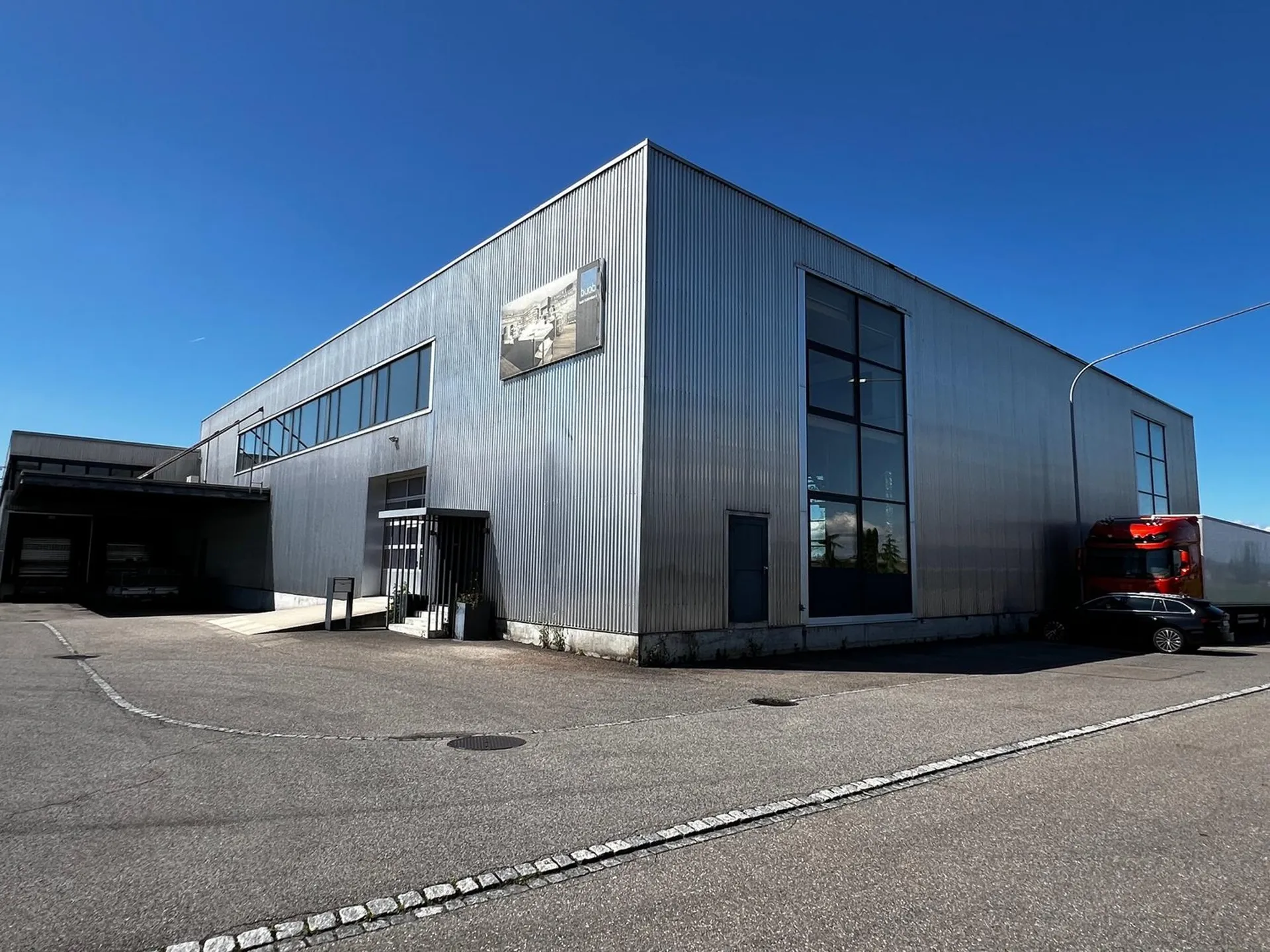 Grosszügige Gewerbe-/Büro und Lagerfläche