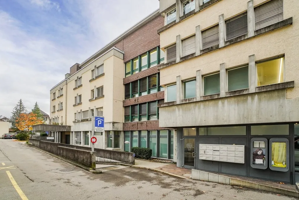 Einstellhallenplatz an zentraler Lage in Lyss