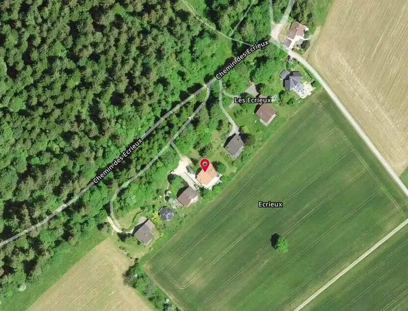 *Villa individuelle avec jardin et forêt*