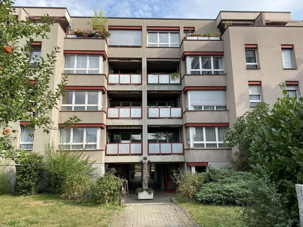 Motorradabstellplatz an zentraler Lage vis-à-vis Gartenstadt
