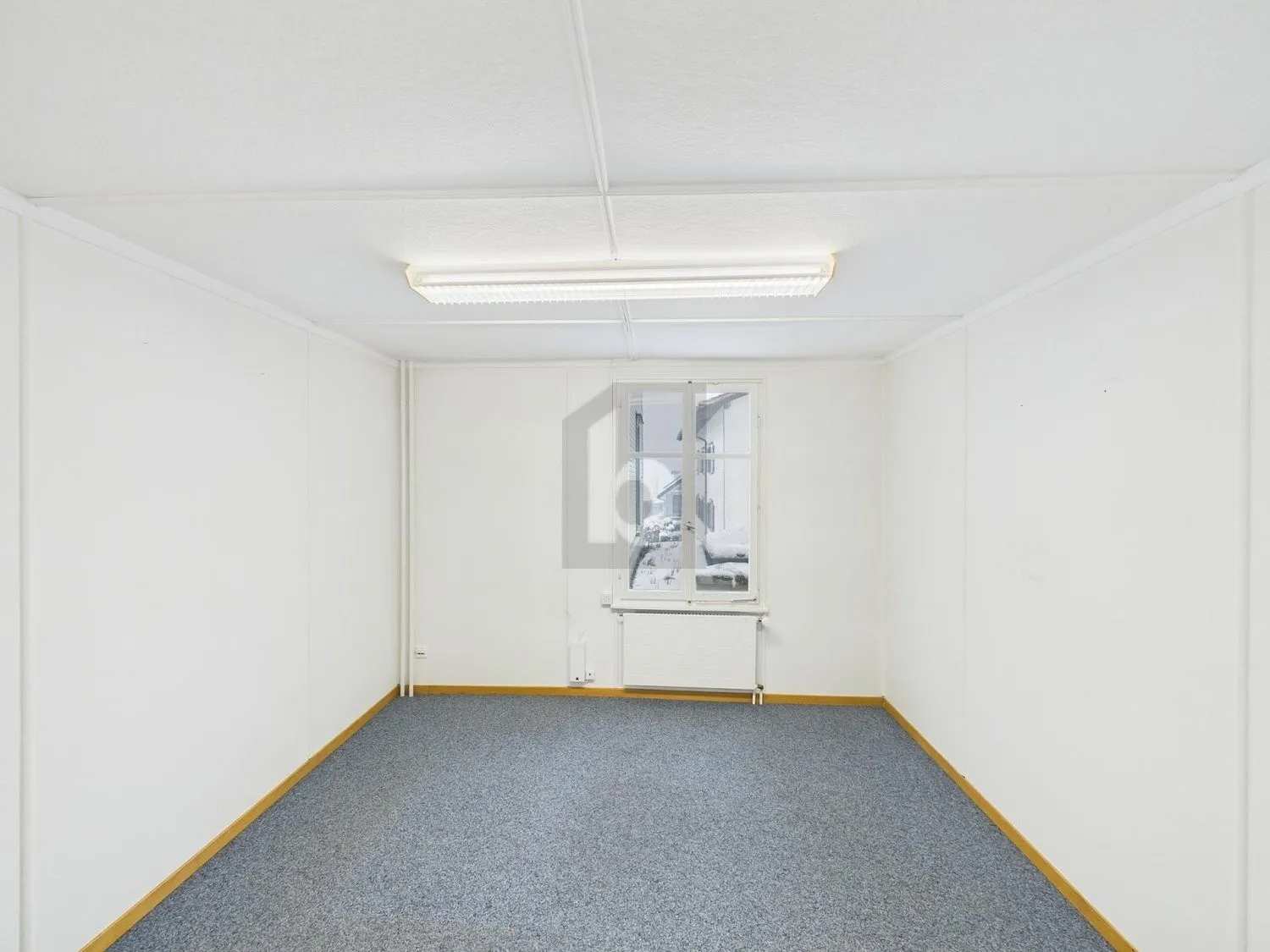 REPRÄSENTATIVE ARBEITSFLÄCHE AN ZENTRALER LAGE
