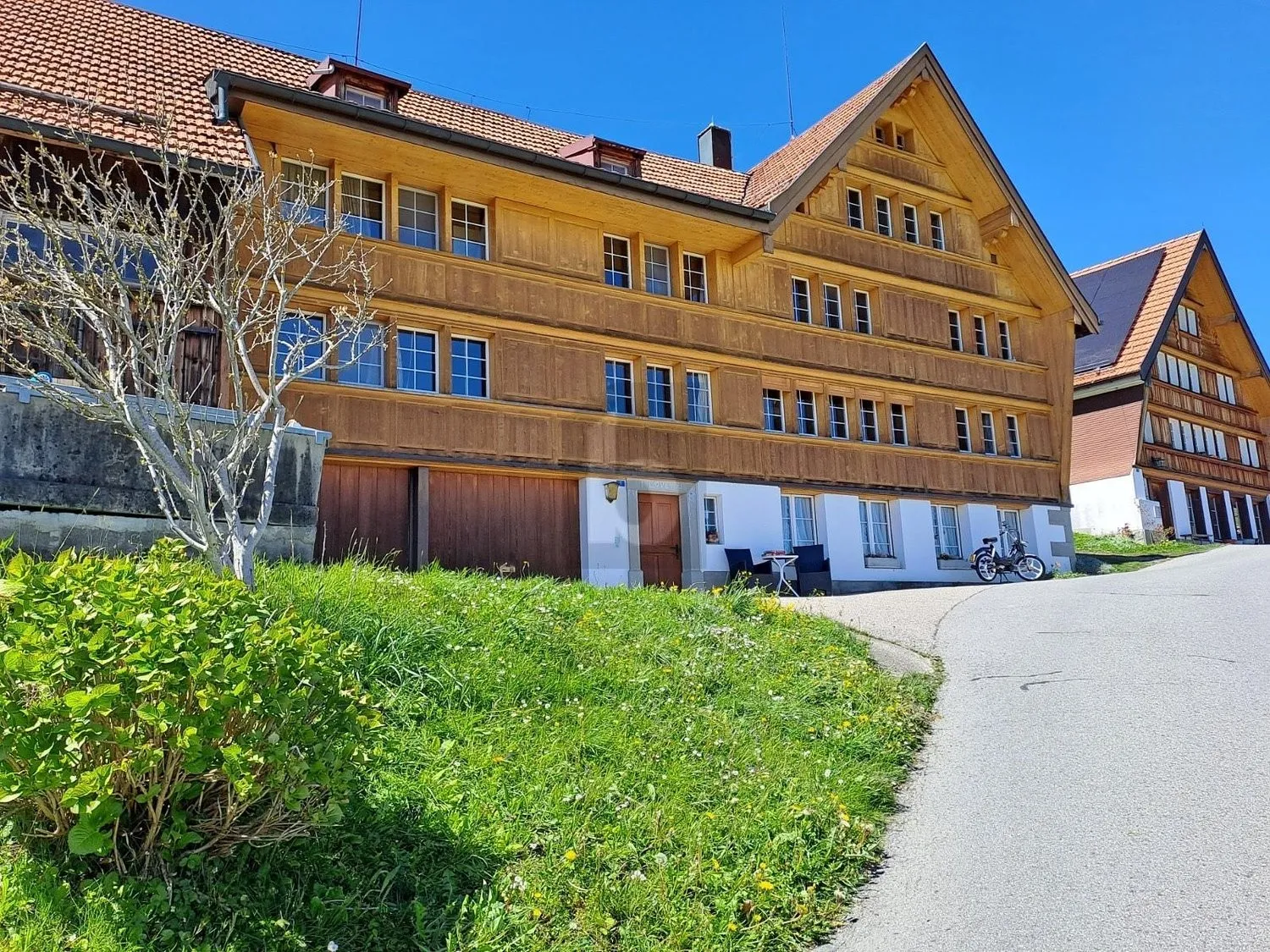 GROSSZÜGIG, CHARMANT IM GRÜNEN